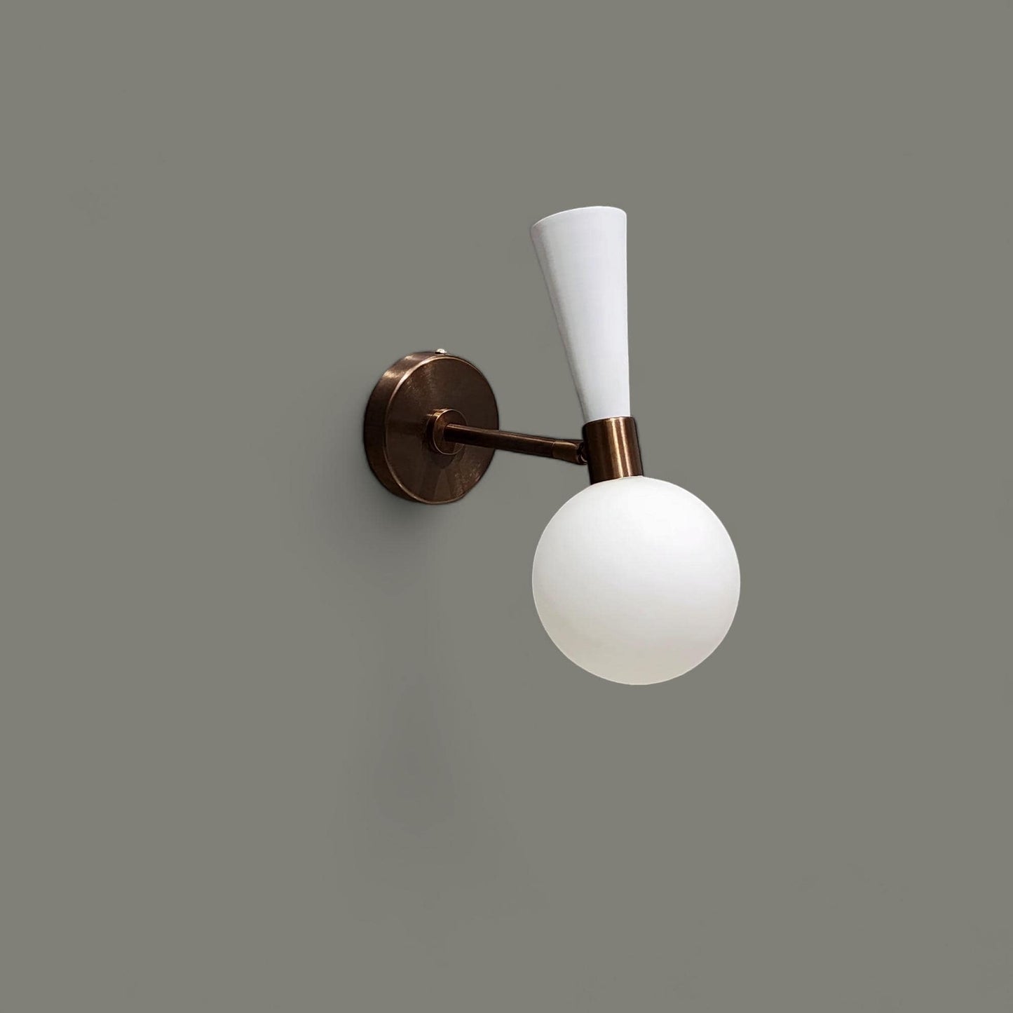 Mid-Century Modern Brass Wall Sconce with 2 lights Upward and Downward Illumination Handcrafted Modern Elegant Mid Century Brass Wall Sconce